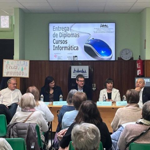 La Asociación Las Cuatro Torres entrega los diplomas de su 24ª promoción de los Cursos de Informática para personas mayores